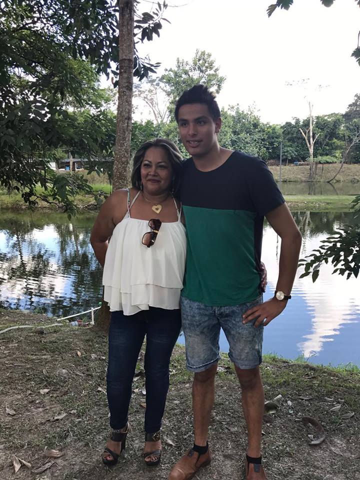 Jag och min biologiska mamma i staden Granada