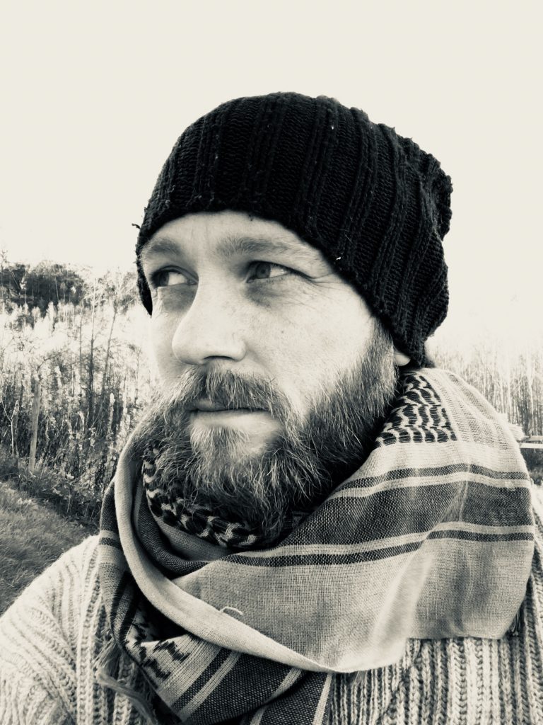 Ser framtiden an med tillförsikt. Ibland med bister min men alltid glad på insidan!